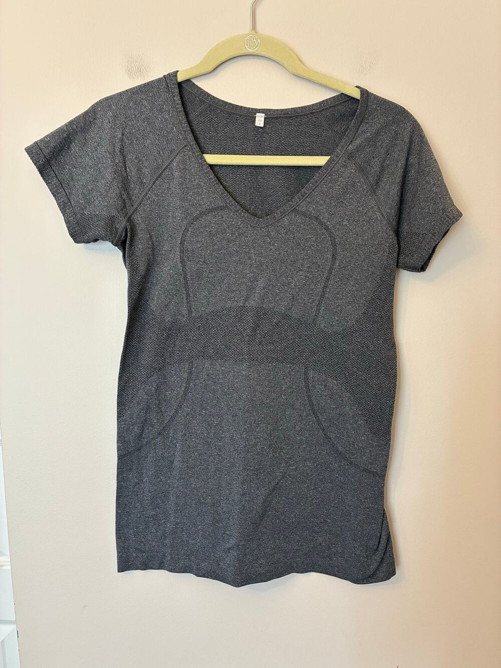 Lululemon Run: Swiftly Tech V Neck (First Release) Gray Size 8